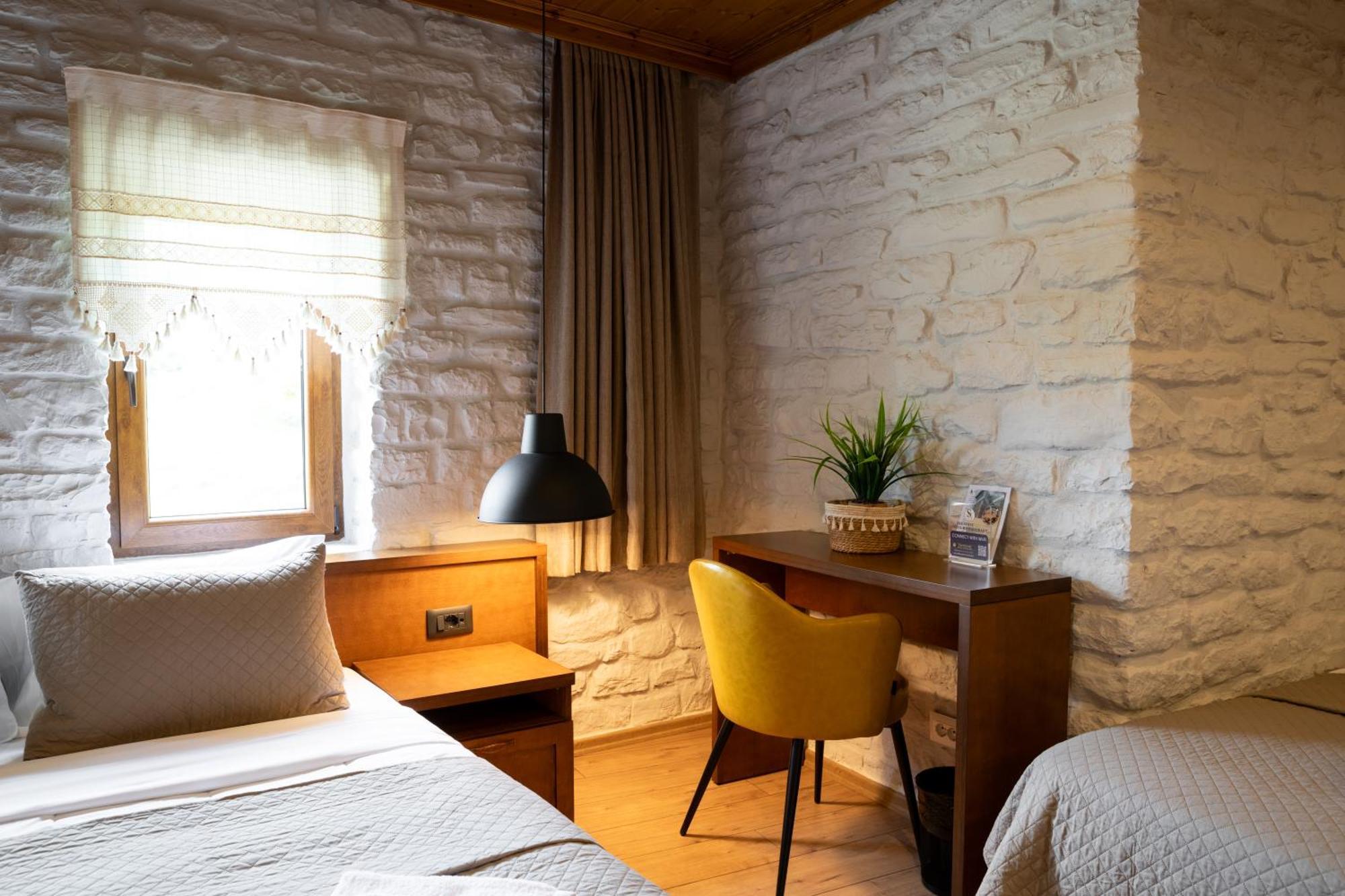 The Stone Sky Hotel Гірокастра Екстер'єр фото