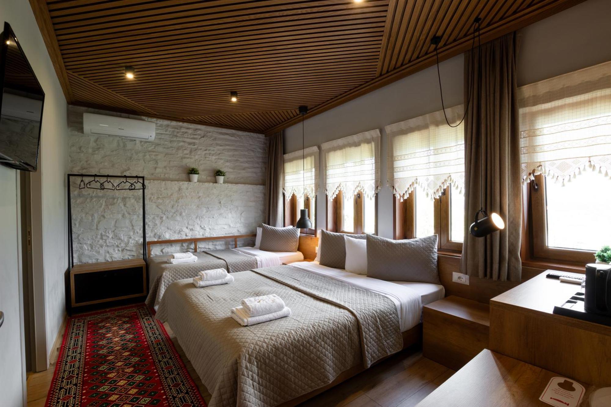 The Stone Sky Hotel Гірокастра Екстер'єр фото