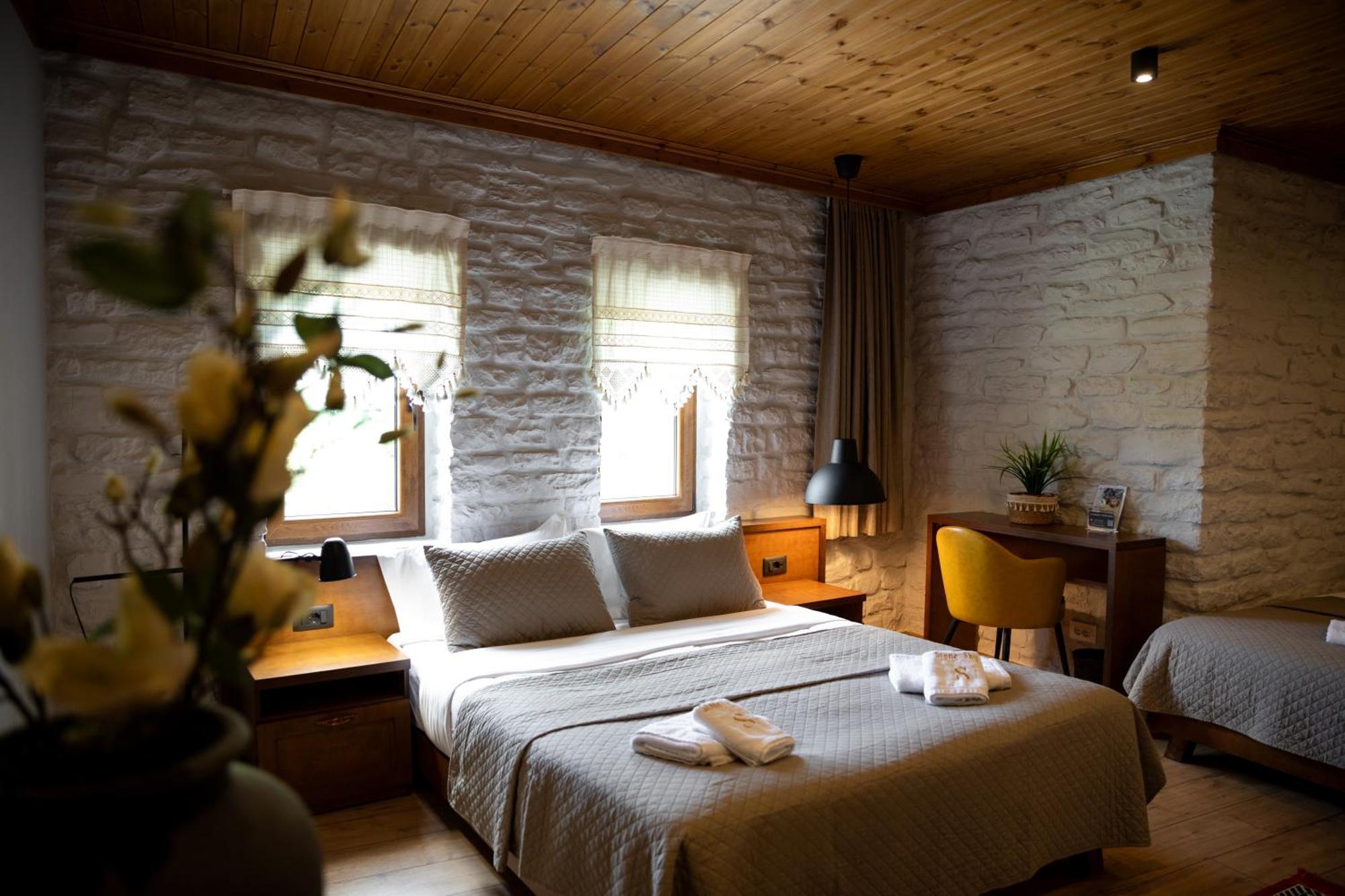 The Stone Sky Hotel Гірокастра Екстер'єр фото